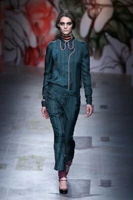 Pantalón Prada Vintage Primavera 2008 Verde Ondulado Estampado A Cuadros Acampanado Hada 42 Pasarela Foto 1 de 4