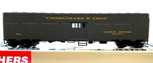 HO WALTHERS 932-4166 GOLD TROOP SLEEPER CONVERSION EXPRESS CAR CHESAPEAKE & OHIO - Picture 1 of 2