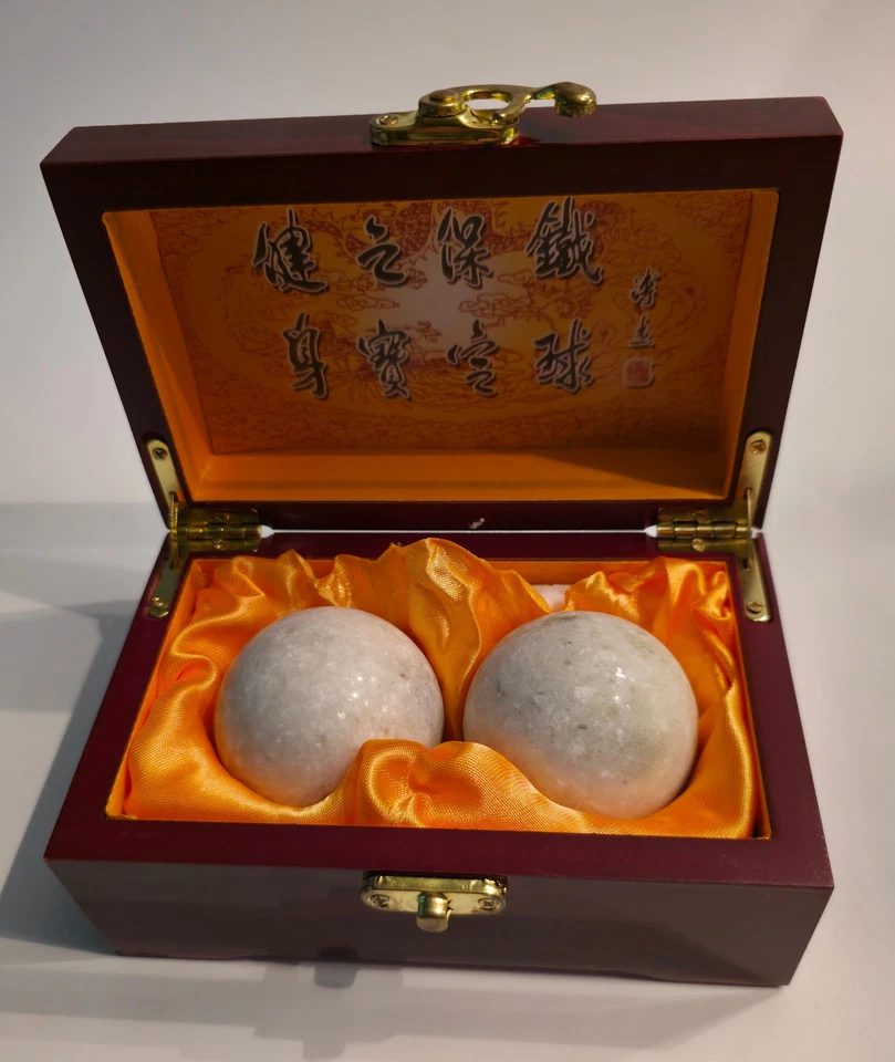 Bolas de navegación chinas para aliviar el estrés ejercicio de salud piedra/mármol orig. Caja de madera Foto 1 de 4