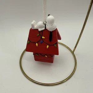 Snoopy Chirstmas Dog house Ornament - Picture 1 of 2