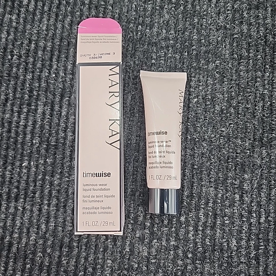 Mary Kay Timewise Luminous-Wear Liquid Foundation 1oz. Ivory 3 Normal To Dry - Image 1 of 1