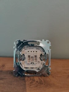 Merten 10 AX AC 250 V 1-polig Kreuzschalter-Einsatz - (MEG3117-0000) - Bild 1 von 2