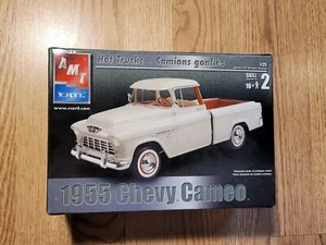 Kit modelo camioneta camafeo Chevy 1955 AMT Hot Trucks - Imagen 1 de 8