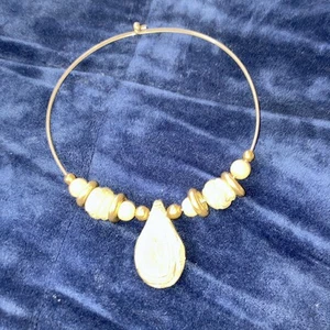 Hecho a mano, collar/gargantilla de piedra con cuentas de latón y madera - Imagen 1 de 18