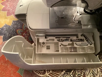 Singer Quantum XL-5000 Computerized Sewing Machine - Image 1 of 4