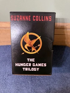 The Hunger Games Trilogy Books - First Edition Hardcover Boxed Set - 1st Ed. - Foto 1 di 11