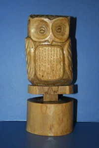 The wood carving of the owl on the pedestal 280 AINU JAPAN - Picture 1 of 10