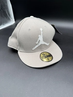 Gorra Air Jordan Hombre Talla 8 Gris Blanco Bordado Logo 59Fifty New Era Gorra Ajustada Foto 1 de 4