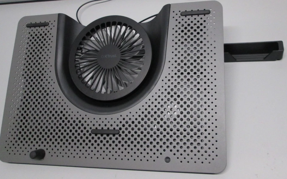 (S45) Trust Gaming Laptop Kühler GXT 1125 Quno Cooling Pad 17,3 Zoll - Bild 1 von 4
