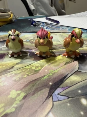 Figuras de colección de Pokémon Tomy Pidgey Pidgeotto y Pidgeot 2000 ¡MEJOR ESTADO!! Foto 1 de 4