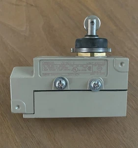 OMRON ENCLOSED SWITCH, ZE-N22-2 - Picture 1 of 3