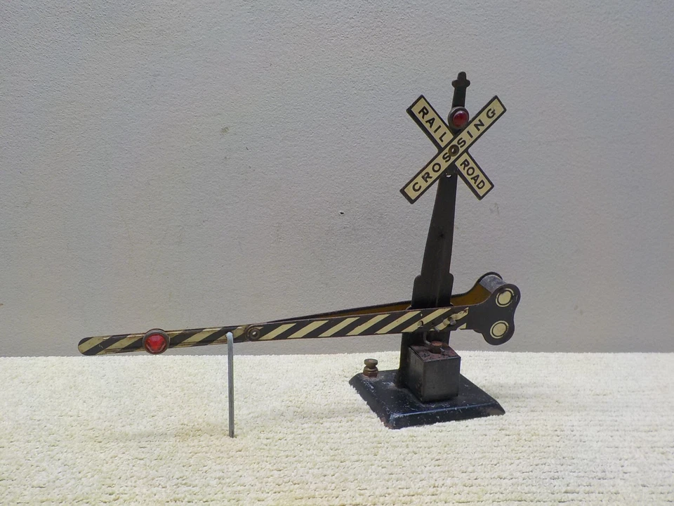 Antique MARX O guage Railroad Crossing Stop Signal with Drop Gate Untested - Image 1 of 4