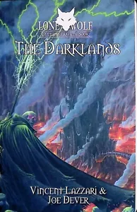 Joe Dever - Lone Wolf Multiplayer Gamebook 8 - The Darklands - A-/A/A - Foto 1 di 5