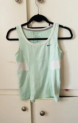 Camiseta sin mangas Nike para niñas pequeña Dri-fit tenis Power grande Foto 1 de 4