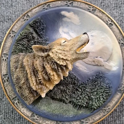 3D Wolf Plate 1997 Gray Rock Collection Amy & Addy Howling At The Moon 8 Inch - Image 1 of 4