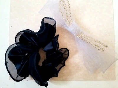 Par de accesorios para el cabello de colección negro satinado crujiente y malla blanca moño pasador París Foto 1 de 4