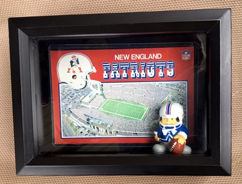 1983 NFL HUDDLES N.E. PATRIOTS & 1986 SULLIVAN STADIUM POSTCARD 1 of 1 SHADOWBOX Cover