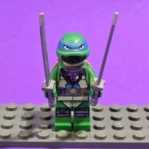 LEGO Scuba Gear Leonardo Teenage Mutant Ninja Turtles w/ Swords Minifigure TMNT - Picture 1 of 5
