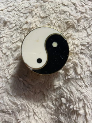 Винтажная латунная коробка для безделушек Инь Ян Индия 1 1/4 дюйма - Изображение 1 из 3