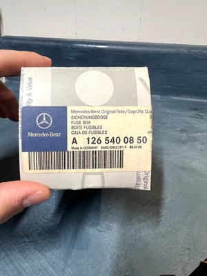 Mercedes-Benz 126-540-08-50 Fuse Box - w126 fuse box NIB -  - Image 1 of 3