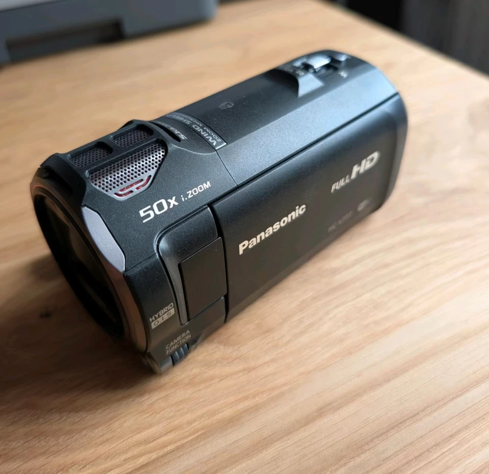 Panasonic HC-V777 Camcorder / 20x Optisch FULL HD – nur einmal genutzt *OVP* - Bild 1 von 4