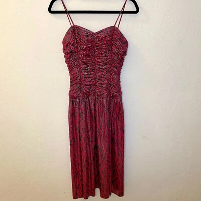 Vestido discoteca Rimini vintage con corpiño fruncido y tirantes de espagueti Foto 1 de 4