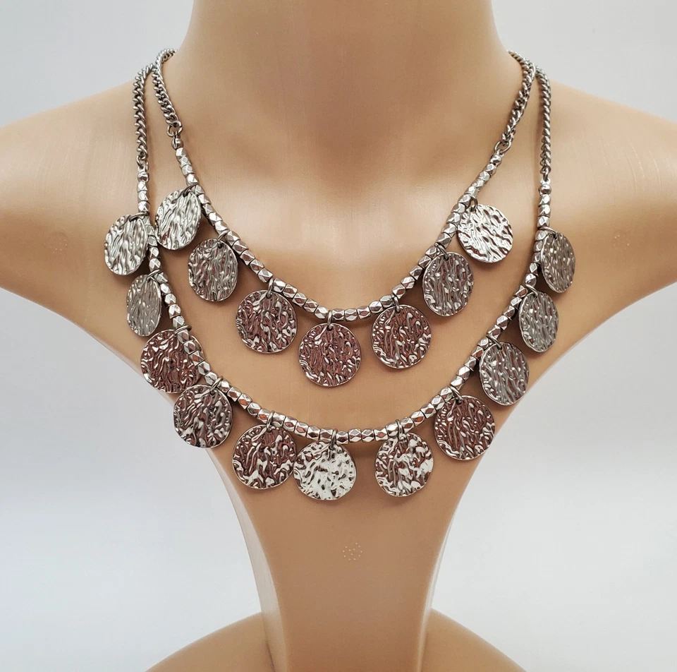Collar babero CC 16 pulgadas martillado tono plata cuentas dos niveles collar medallón LEER Foto 1 de 4