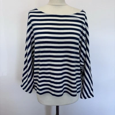 Top a Rayas Petit Bateau Talla Pequeña Azul Marino Blanco Cápsula Náutica Relajada Foto 1 de 4