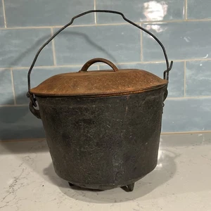 VTg Cast Iron #8 Bean Pot 3 Legged w/Gate Mark 10 1/4” Lid - Picture 1 of 21