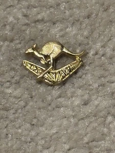 Vintage Kangaroo Boomerang Lapel Hat Scarf Pin Gold Tone Australia ~ - Picture 1 of 2