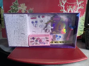 Real Littles Disney Display Sample Box With Mickey Mouse 7 Surprises-No Backpack - Picture 1 of 6