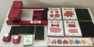Máquina prensa troqueladora roja original Provo Craft Sizzix y 12 troqueles, 2 punzones - Imagen 1 de 9