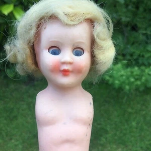 ROSEBUD TINY SMALL VINTAGE WIGGED DOLL HARD PLASTIC OLD DOLLY WIG NO ARMS - Picture 1 of 18