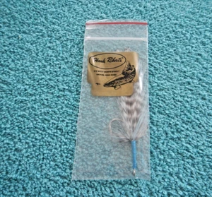 VINTAGE - HANK ROBERTS FLY - SALTWATER FISHING - ORIGINAL PACKAGE - GREY FEATHER - Picture 1 of 12