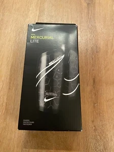 Nike Mercurial Lite Schienbeinschoner Schwarz M mit kompressiven Socken - Bild 1 von 1