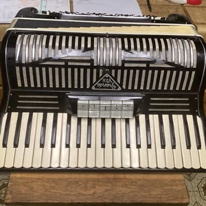 Accordion Circa 1955 Columbo &Sons SanFran.Ca Tuned Felt Lined =Luggage Sweet!!! - Picture 1 of 21