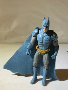 Figura de acción DC The Dark Knight Battle Belt 2008 azul y gris Batman 5" - Imagen 1 de 7