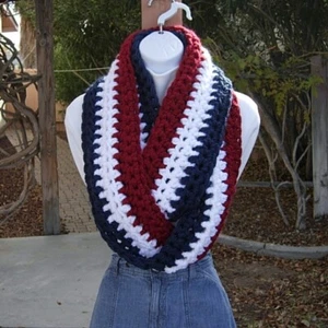 Rot weiß und blau sperrig Grob Infinity Schal Loop Kutte weich dick Häkel Strick - Bild 1 von 9