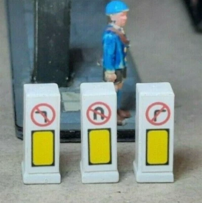 OO GAUGE NO LEFT NO RIGHT SELF ADHESIVE TRAFFIC ISLAND BOLLARD FASCIA DECAL KIT - Image 1 of 3