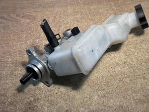 2012 Hyundai IX35 1.7 Diesel Brake Master Cylinder And Fluid Tank *1 - Picture 1 of 5