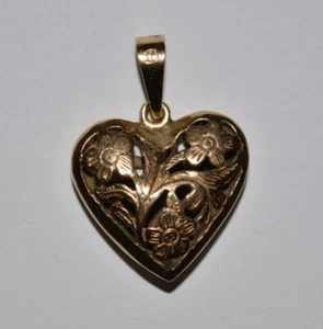 WOMANS 9 CARAT SOLID YELLOW GOLD HEART FILLIGREE FLOWER NECKLACE PENDANT 4 GRAMS - Picture 1 of 2