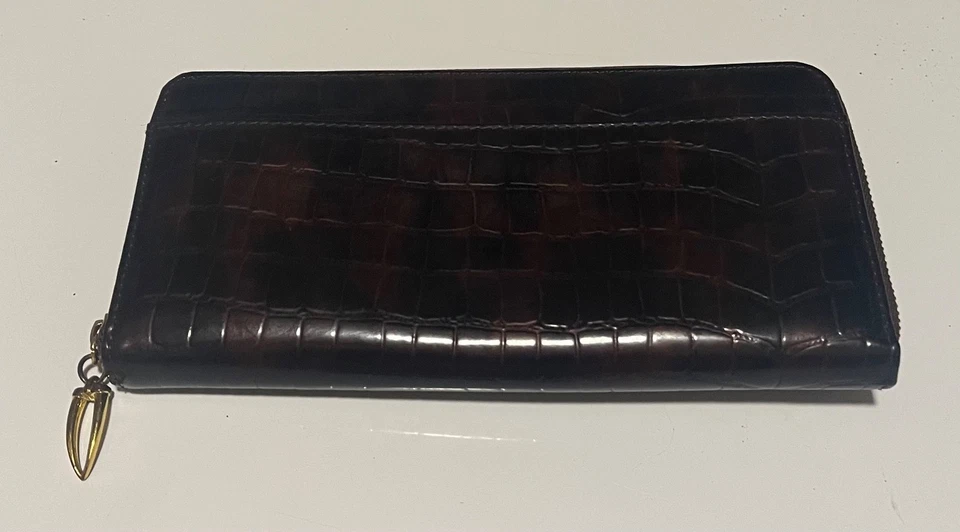 Cartera de cuero marrón en relieve TUSK Croc Foto 1 de 4