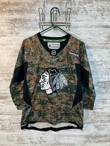 Reebok NHL Chicago Blackhawks Hockey Jersey Youth L/XL Camouflage Embroidered - Picture 1 of 2