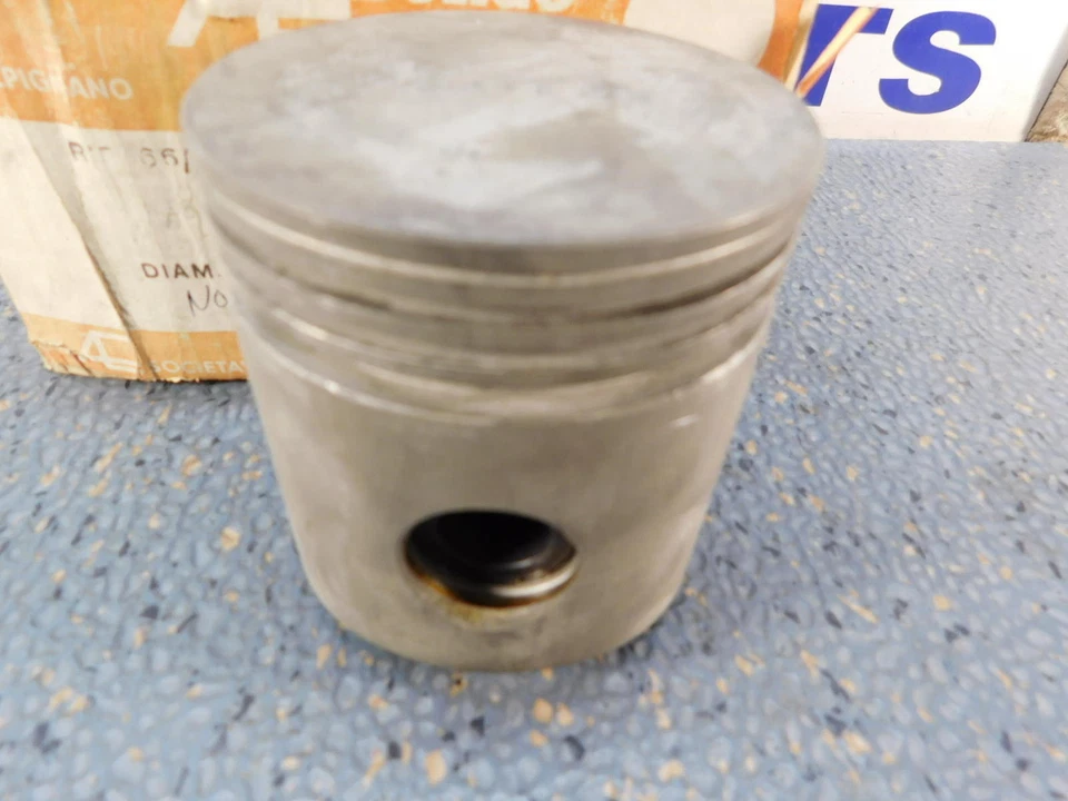 Fiat 1100D 1200 103D Pistón +.032"/.6mm Sobredimensionado 8.0:1 1960-1966 Cada Desnudo Foto 1 de 4