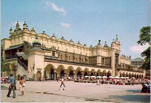Main Square, Cloth Hall, Krakow, Poland Postcard - Picture 1 of 2