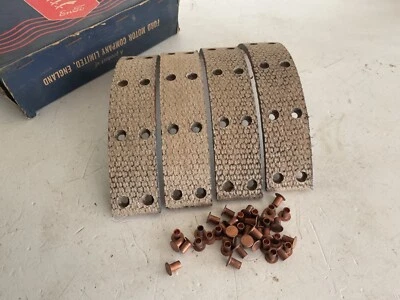 Ford Anglia, Prefect & Popular, 1955-1962, тормозные накладки и заклепки, новые из старых запасов. - Изображение 1 из 3