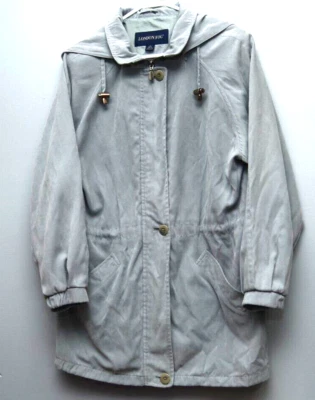 Chaqueta gris pequeña London Fog para mujer con capucha extraíble cintura ajustable, cremallera/botón Foto 1 de 4