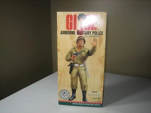 1996 G.I. Joe Airborne Military Police NRFB 12" - Bild 1 von 9