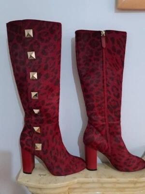 BOTAS VALENTINO CON TACHUELAS, ROJAS, UK TALLA 4, CAJA NUEVA, HECHAS EN ELLA, PRECIO DE VENTA SUGERIDO POR EL FABRICANTE 3000 £ Foto 1 de 4