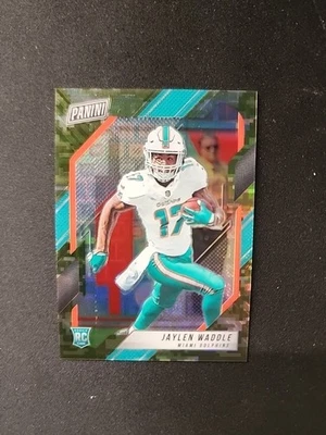 2021 Panini - Vip Green Camo /25 Jaylen Waddle # RC5 - Image 1 of 2